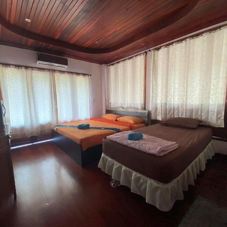 קו סמוי The Corner Transit Hostel מראה חיצוני תמונה