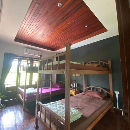 קו סמוי The Corner Transit Hostel מראה חיצוני תמונה