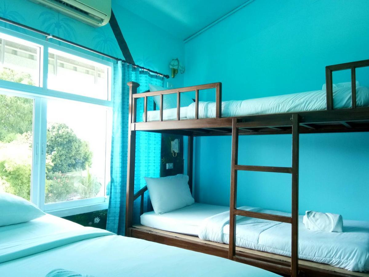 קו סמוי The Corner Transit Hostel מראה חיצוני תמונה