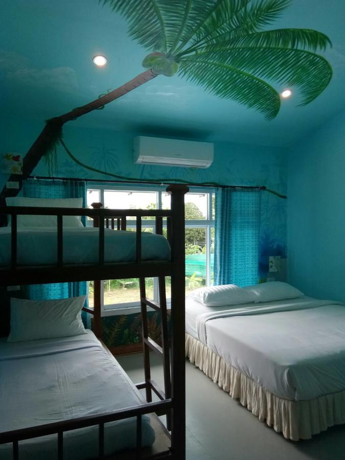 קו סמוי The Corner Transit Hostel מראה חיצוני תמונה