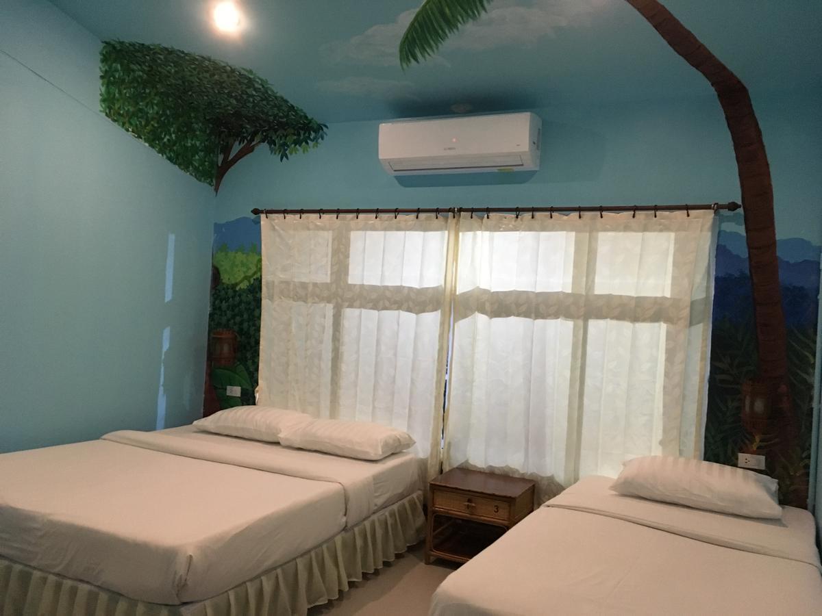 קו סמוי The Corner Transit Hostel מראה חיצוני תמונה