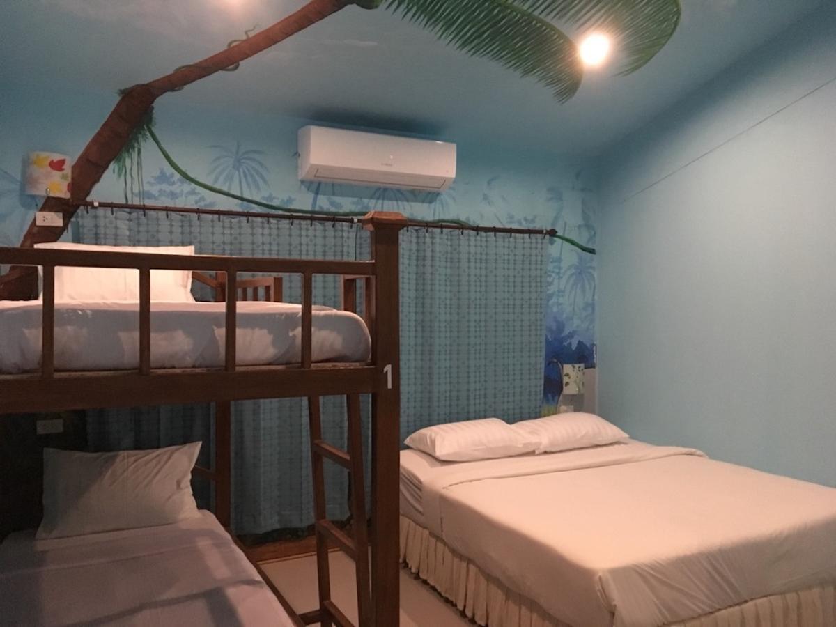 קו סמוי The Corner Transit Hostel מראה חיצוני תמונה
