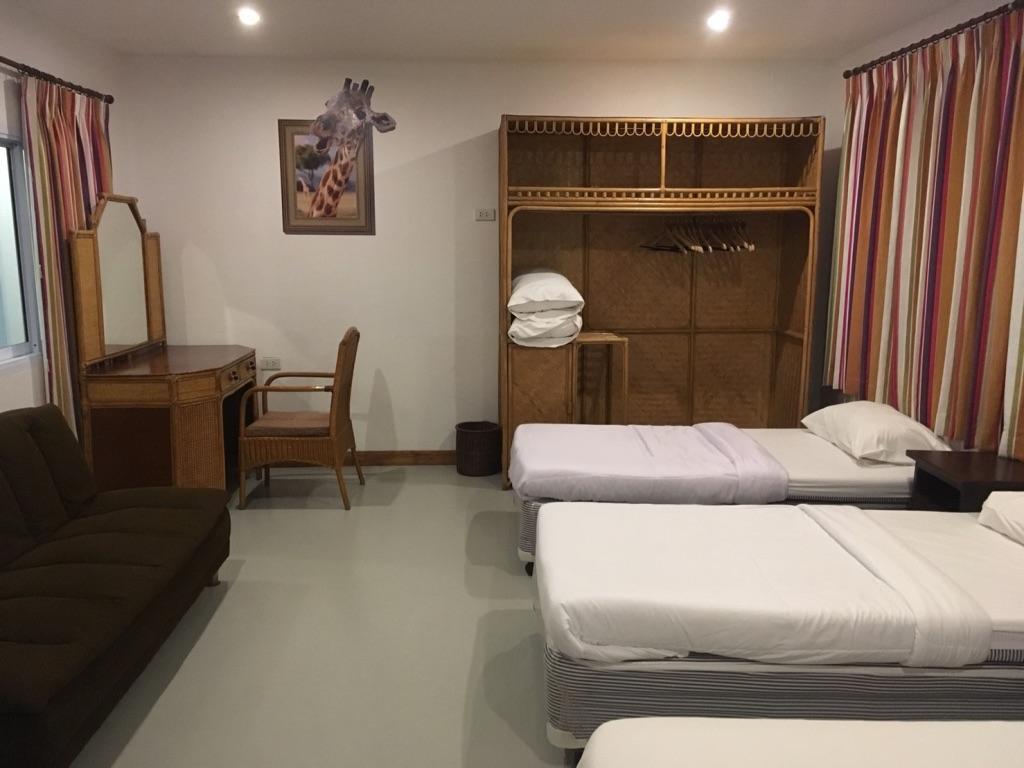 קו סמוי The Corner Transit Hostel מראה חיצוני תמונה