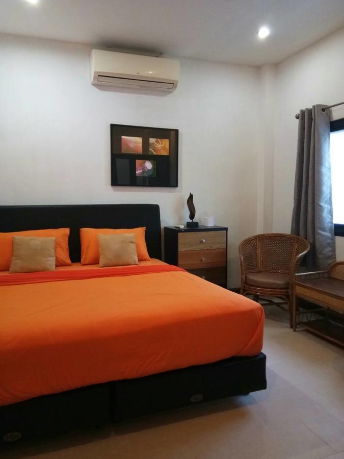 קו סמוי The Corner Transit Hostel מראה חיצוני תמונה