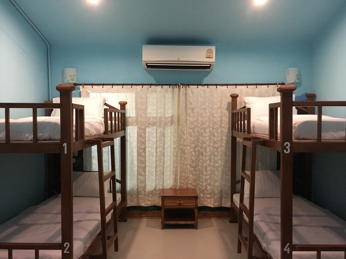 קו סמוי The Corner Transit Hostel מראה חיצוני תמונה