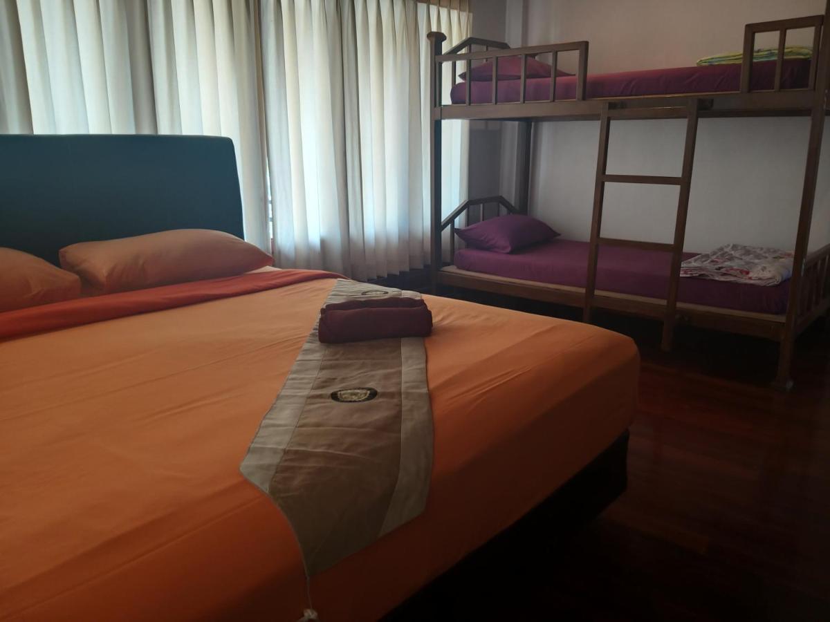 קו סמוי The Corner Transit Hostel מראה חיצוני תמונה