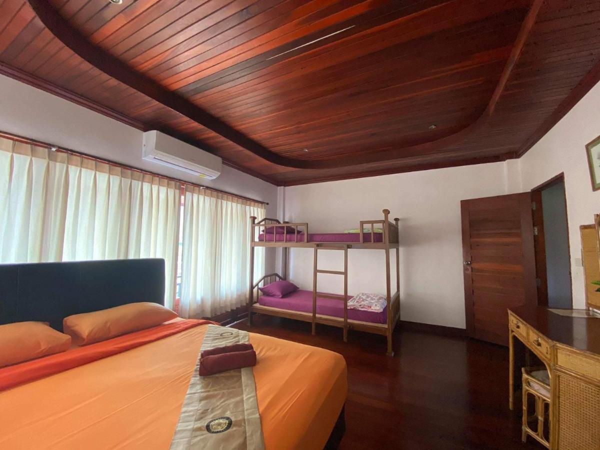 קו סמוי The Corner Transit Hostel מראה חיצוני תמונה
